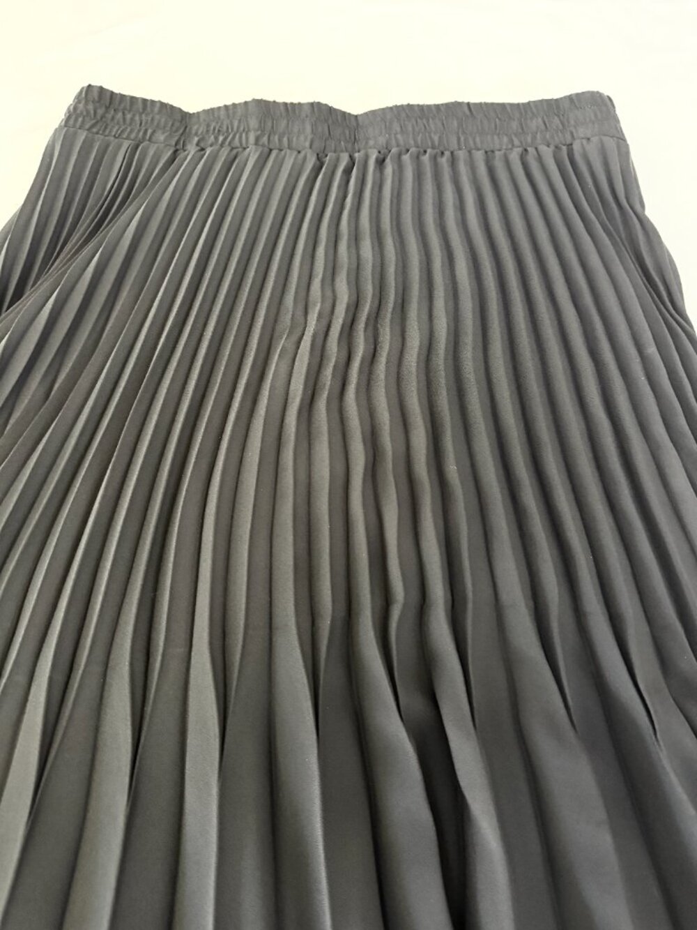 Max Studio Pleated Midi Skirt Black Elastic Waist Pull On Flowy Size M NWT $98 - Picture 3 of 7